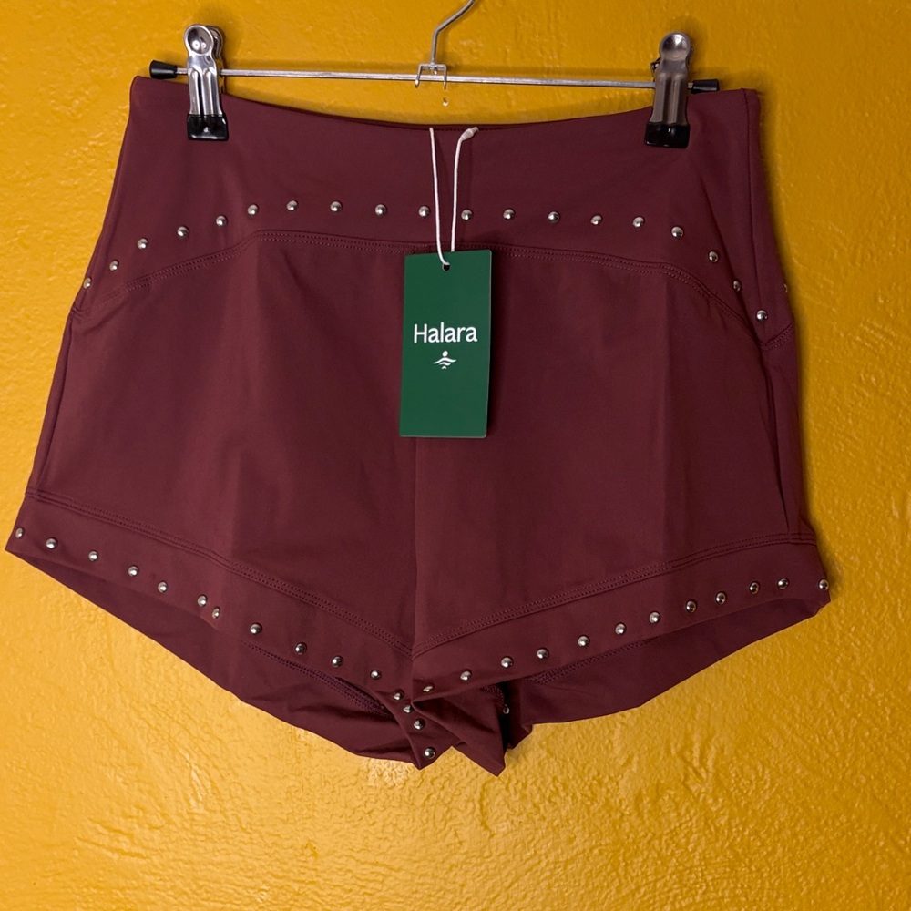 HALARA NWT Women's High Waist Burgundy  Studded Shorts Large